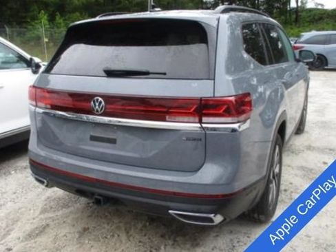 Used 2025 Volkswagen Atlas SE AWD/4WD image 4