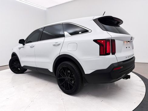 Used 2021 Kia Sorento LX image 6