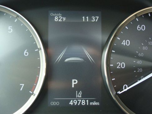 Used 2017 Lexus IS 300 AWD image 15