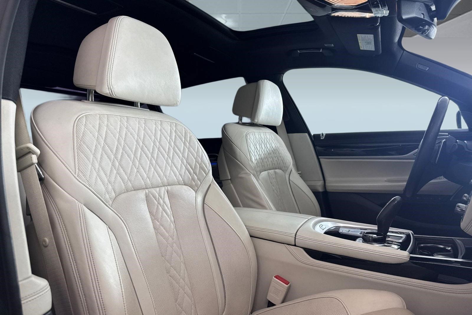 Used 2019 BMW 750i w/ Executive Package RWD image 27