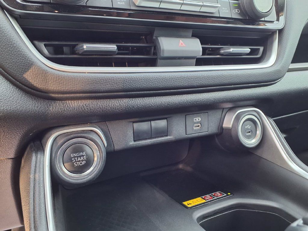 Used 2025 Toyota Grand Highlander AWD image 7