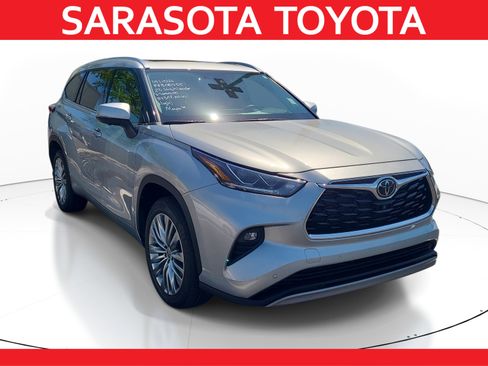 Used 2023 Toyota Highlander Platinum image 1