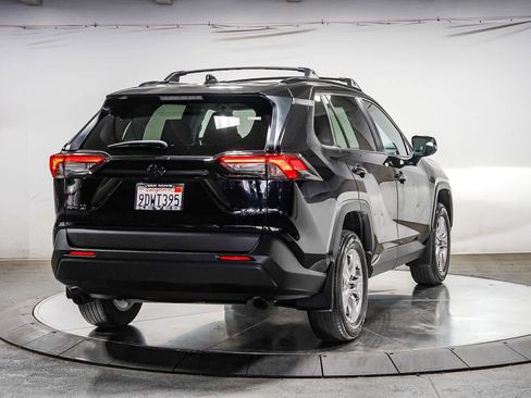 Used 2022 Toyota RAV4 XLE w/ Convenience Package FWD image 4