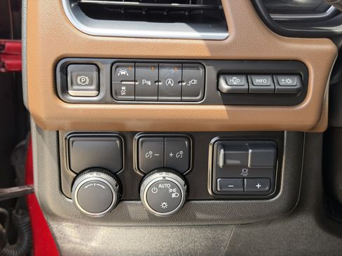 Used 2021 Chevrolet Tahoe High Country w/ Premium Package RWD image 26