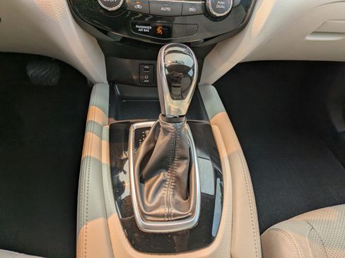 Used 2018 Nissan Rogue Sport SL AWD/4WD image 28