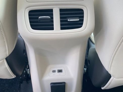 Used 2023 Buick Envision Avenir image 37