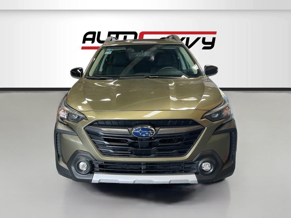 Used 2025 Subaru Outback Limited AWD/4WD image 2