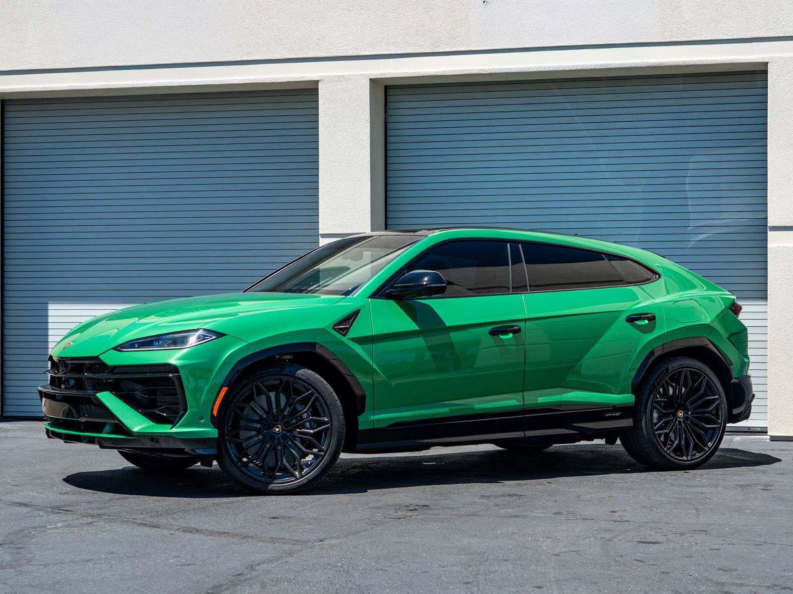 Used 2025 Lamborghini Urus Performante AWD/4WD image 9
