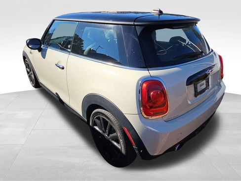 Used 2021 MINI Cooper 2-Door Hardtop image 4