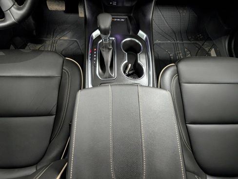 Used 2023 Chevrolet Traverse Premier image 15