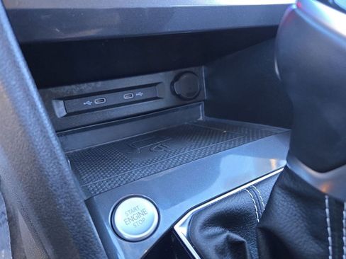 Used 2022 Volkswagen Tiguan SE image 22