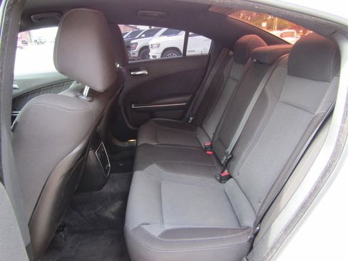 Used 2015 Dodge Charger SXT image 9