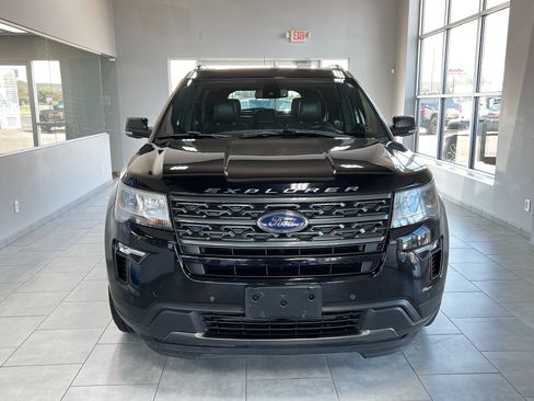 Used 2019 Ford Explorer XLT w/ XLT Sport Appearance Package AWD/4WD image 2