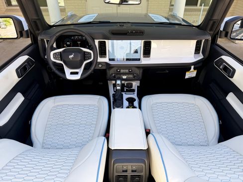 Used 2025 Ford Bronco Outer Banks image 10