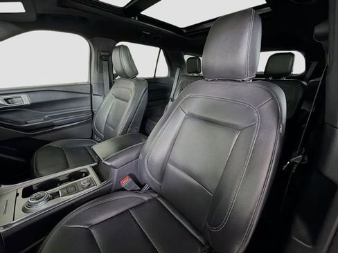 Used 2020 Ford Explorer XLT w/ Equipment Group 202A image 11