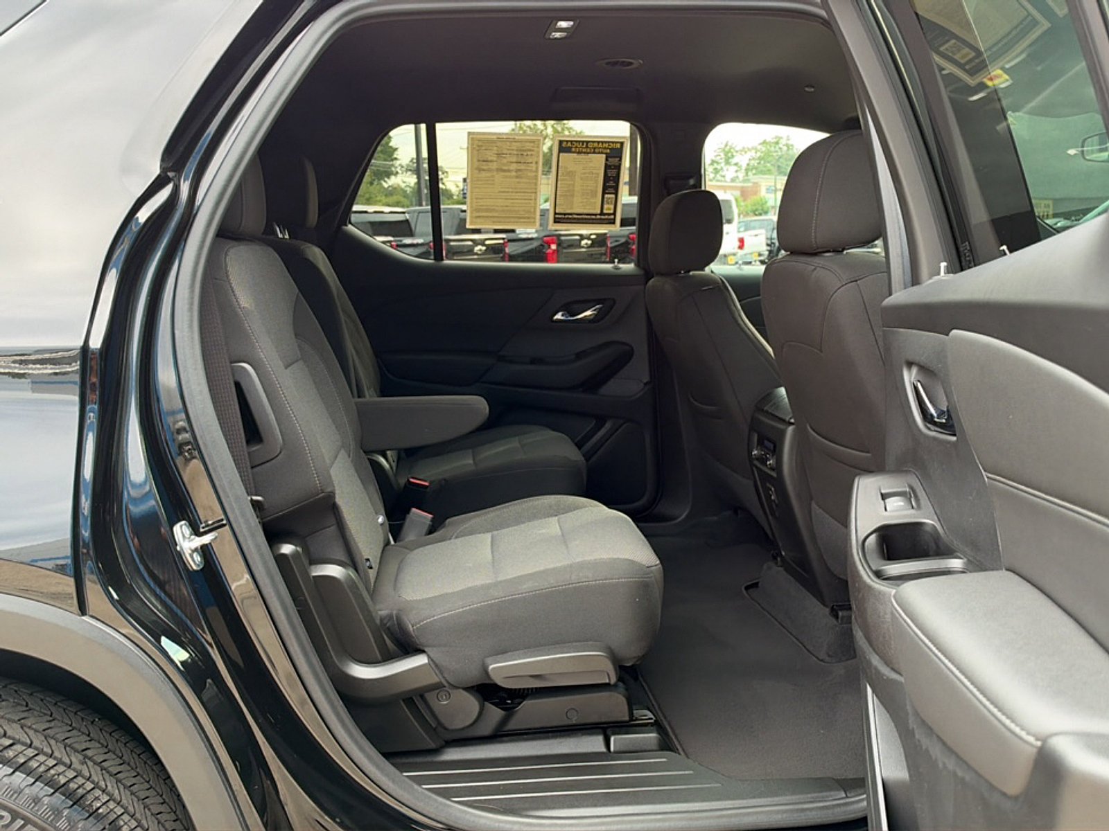 Used 2023 Chevrolet Traverse LT FWD image 20