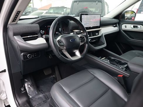 Used 2025 Ford Explorer Active w/ Active Comfort Package RWD image 14