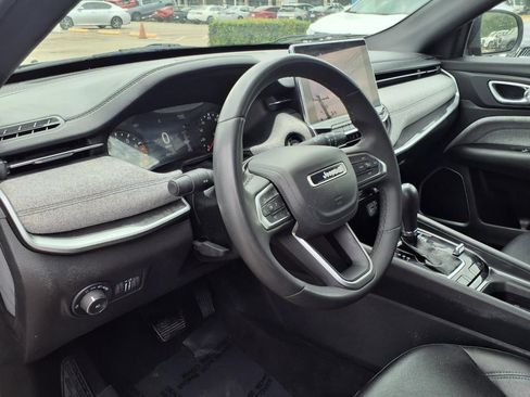 Used 2024 Jeep Compass Latitude AWD/4WD image 14