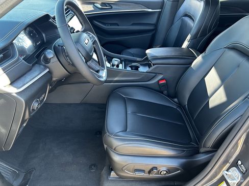 New 2025 Jeep Grand Cherokee Limited w/ Trailer Tow Package image 16