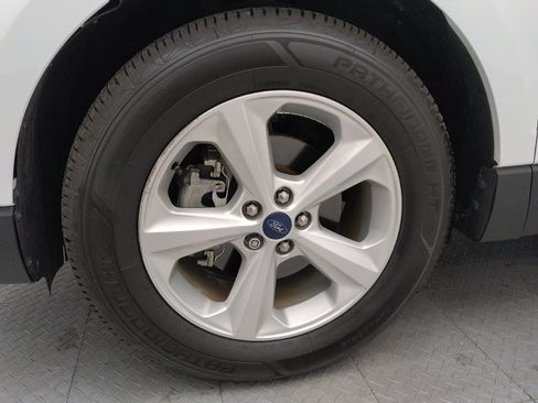 Used 2018 Ford Edge SE FWD image 31