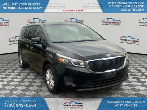 Used 2017 Kia Sedona LX w/ LX Essentials Premium Package FWD image 3