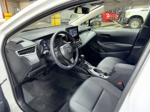 Used 2025 Toyota Corolla LE FWD image 27