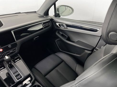 New 2026 Porsche Macan Base image 26