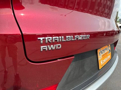 Used 2025 Chevrolet TrailBlazer LT AWD/4WD image 32