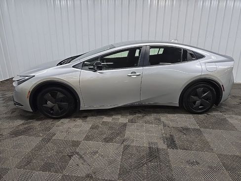 Used 2025 Toyota Prius Plug-In Hybrid image 5