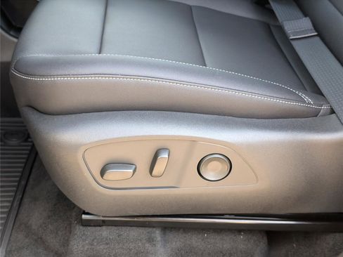 New 2026 Chevrolet Traverse LT w/ Driver Confidence Package image 11