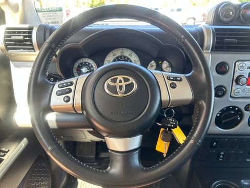 Used 2013 Toyota FJ Cruiser 4WD w/ Trail Teams Special Edition image 16