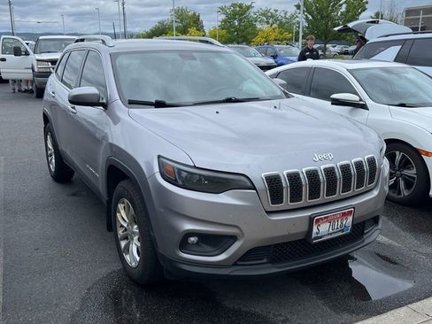Used 2019 Jeep Cherokee Latitude w/ Cold Weather Group AWD/4WD image 1