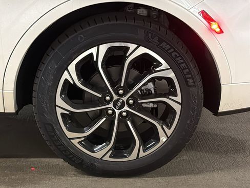 New 2026 Lincoln Nautilus Reserve image 4