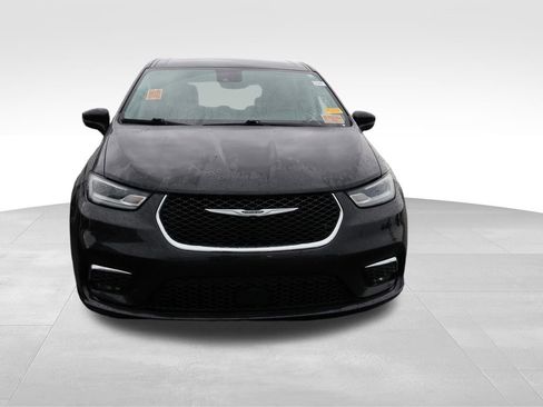 Used 2023 Chrysler Pacifica Touring-L FWD image 6
