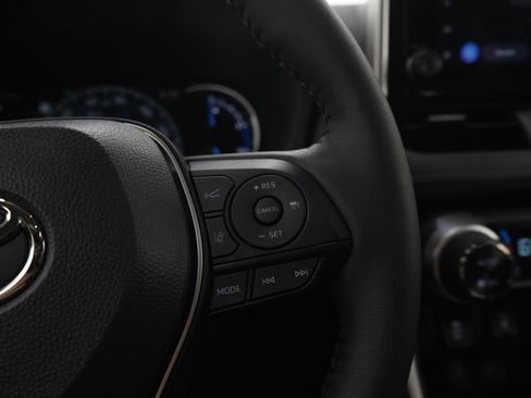 Used 2025 Toyota RAV4 XLE w/ Convenience Package image 27