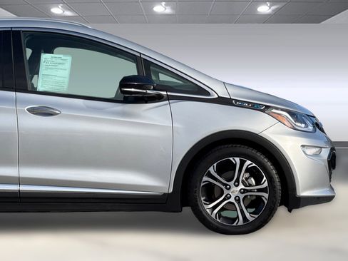 Used 2017 Chevrolet Bolt Premier image 34