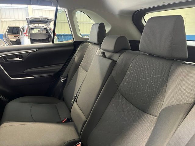 Used 2025 Toyota RAV4 XLE AWD/4WD image 20
