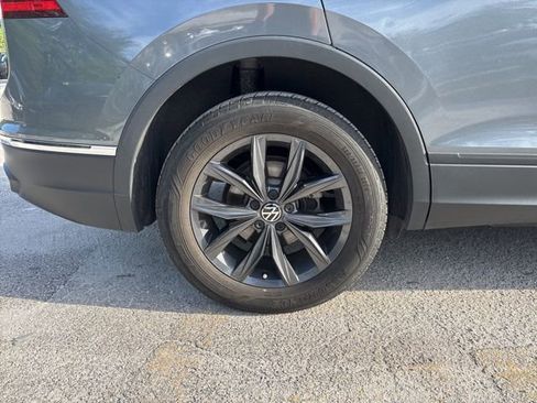 Used 2022 Volkswagen Tiguan SE image 19