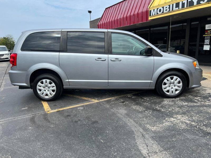 Used 2018 Dodge Grand Caravan SE w/ UConnect Hands-Free Group FWD image 5