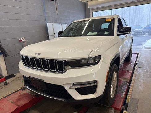 Used 2023 Jeep Grand Cherokee Limited image 4