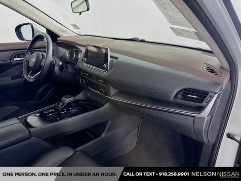 Used 2023 Nissan Rogue SV w/ SV Premium B Package FWD image 28
