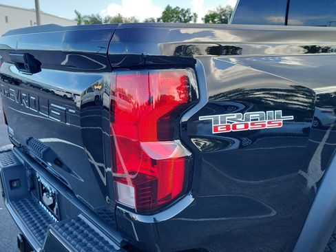 Used 2023 Chevrolet Colorado Trail Boss w/ Technology Package AWD/4WD image 11