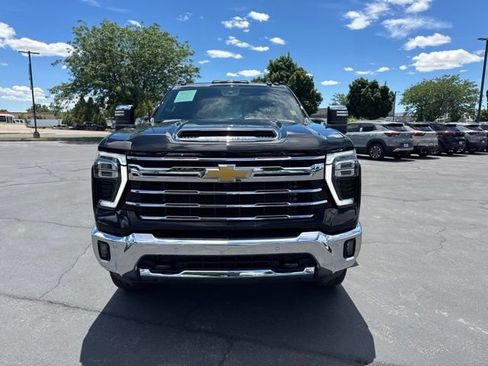 Used 2024 Chevrolet Silverado 2500 LTZ w/ LTZ Convenience Package AWD/4WD image 2