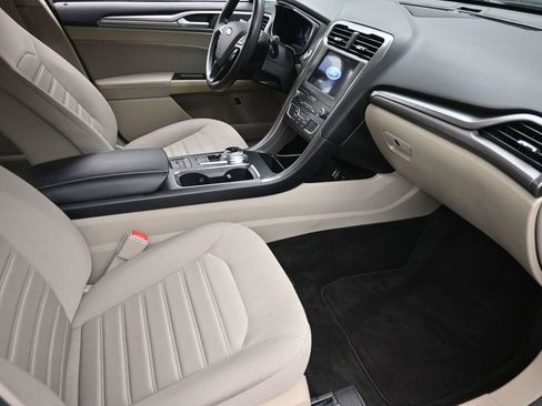 Used 2020 Ford Fusion SE FWD image 7