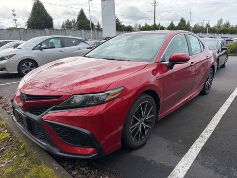 Used 2023 Toyota Camry SE image 2