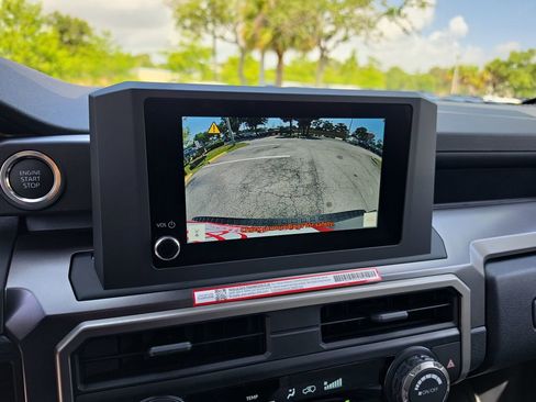 New 2026 Toyota 4Runner SR5 AWD/4WD image 18