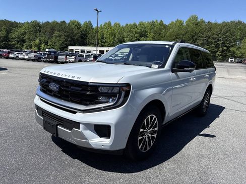 Used 2025 Ford Expedition Platinum AWD/4WD image 3