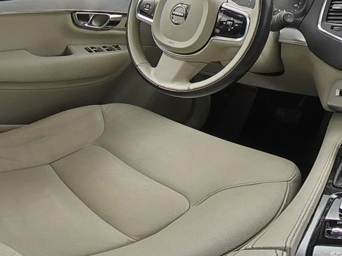 Used 2016 Volvo XC90 T6 Momentum w/ Vision Package image 20