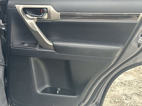 Used 2021 Lexus GX 460 Premium w/ Premium Package image 16