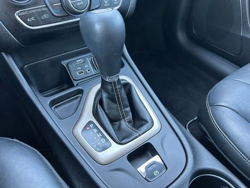 Certified 2016 Jeep Cherokee Limited image 15